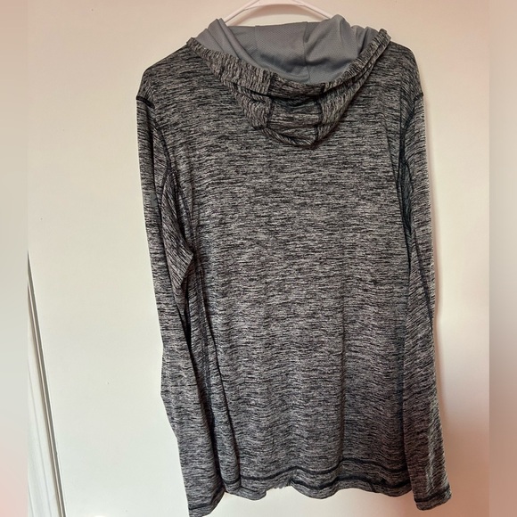 SOLD // Men’s Grey Under Armour Heatgear Hoodie - Picture 5 of 6